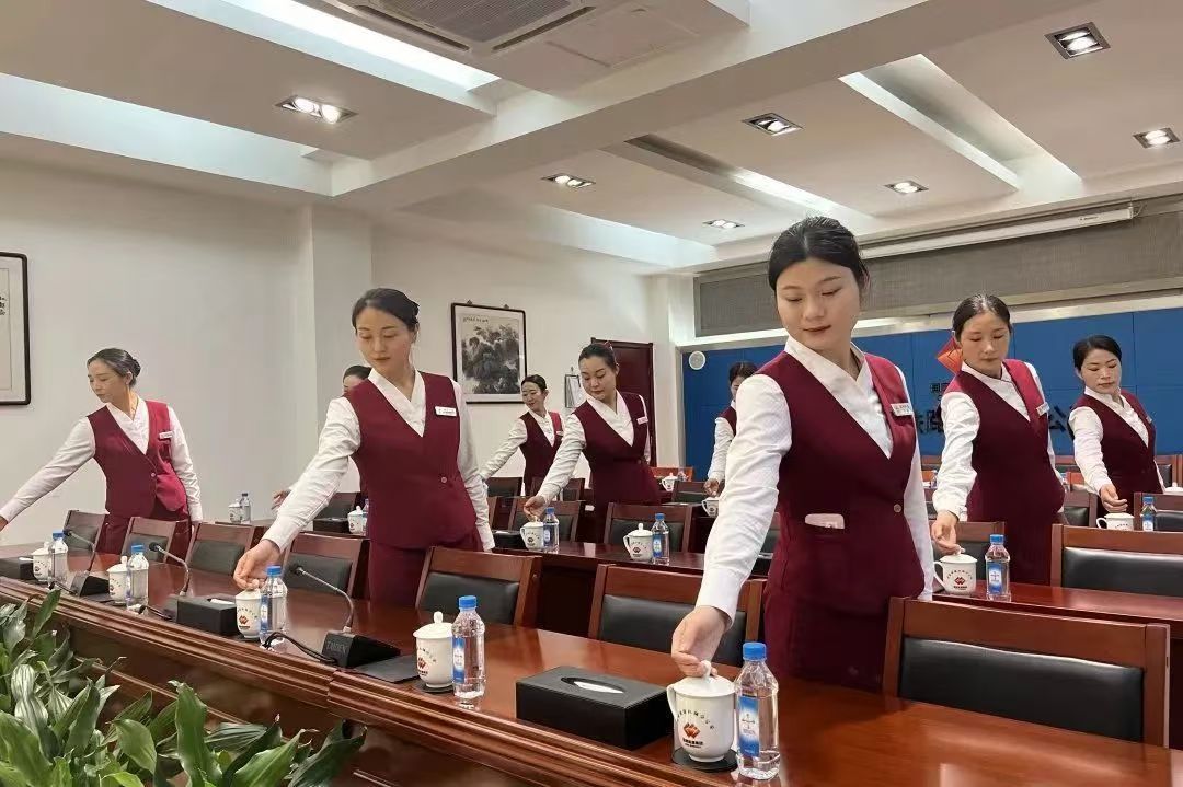 會(huì)議服務(wù)禮儀培訓(xùn) 打造專業(yè)、高效、溫馨的會(huì)議體驗(yàn)